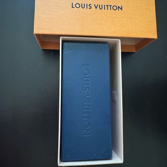 Louis Vuitton Cat Eye Sunglasses - Picture 15 of 16
